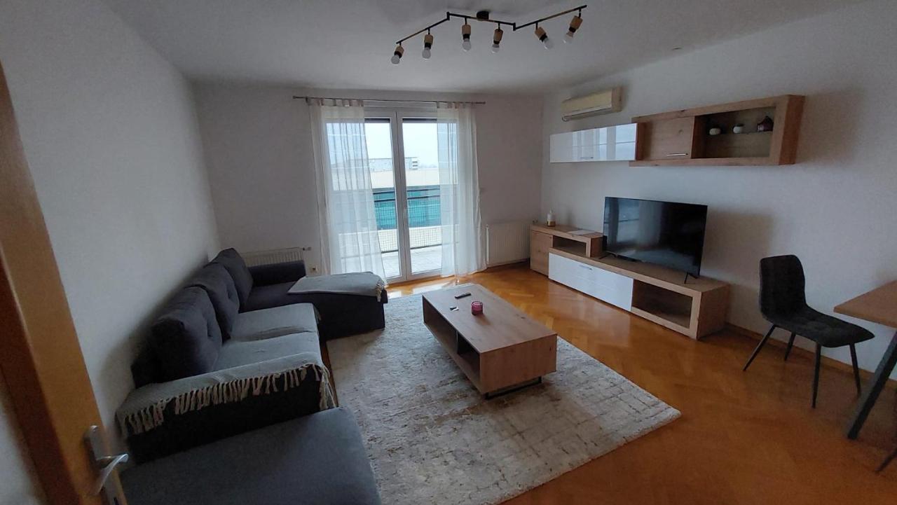 Med Man Apartmani Славонски-Брод Экстерьер фото
