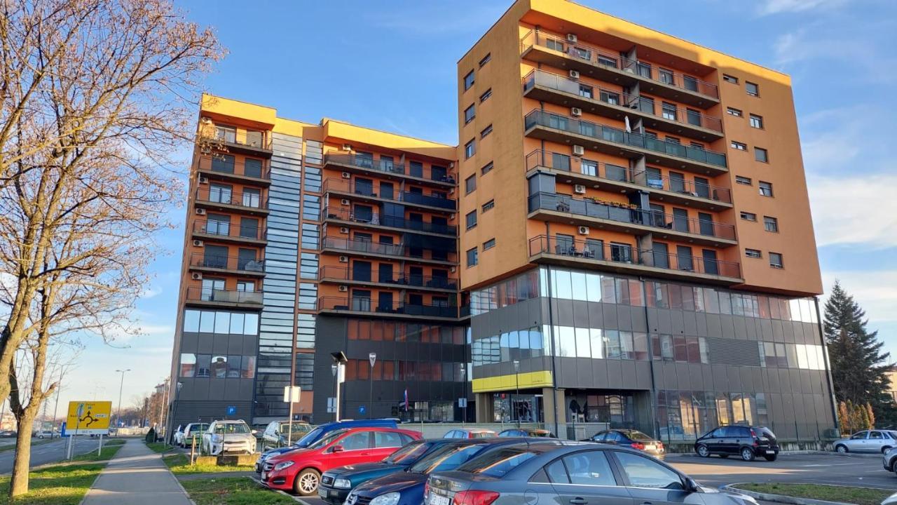 Med Man Apartmani Славонски-Брод Экстерьер фото